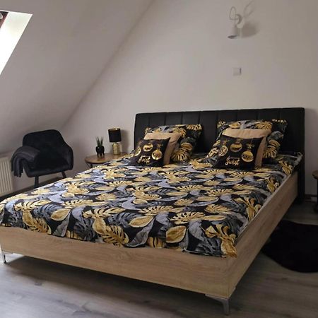 Wyjatkowy Apartament W Miliczu Esterno foto